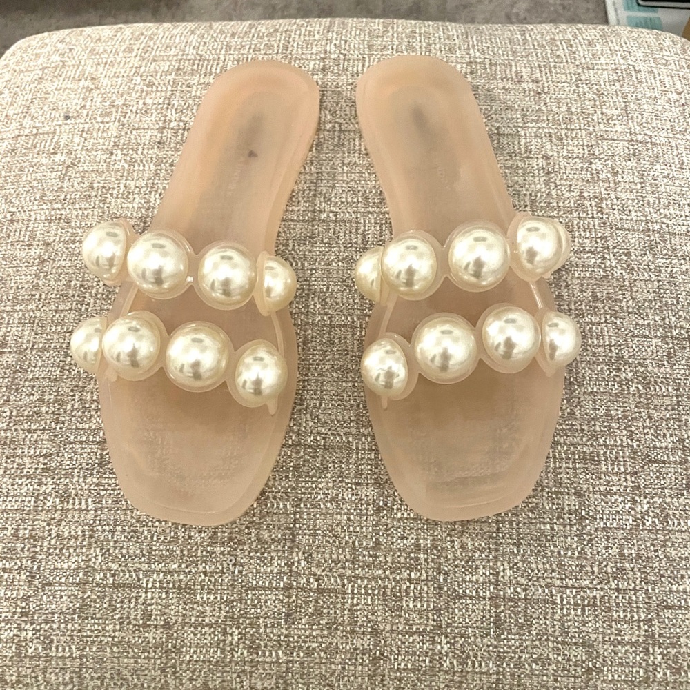 Chinese Laundry Cream Pearl Sandals